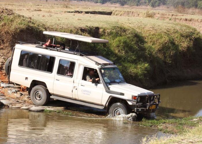 Bei der Zambia-Safari durchqueren wir mit unseren Fahrzeugen mehrere Flüsse