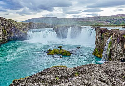 Auf unserer Rundreise durchIsland besuchen wir den bekannten Wasserfall Goðafoss