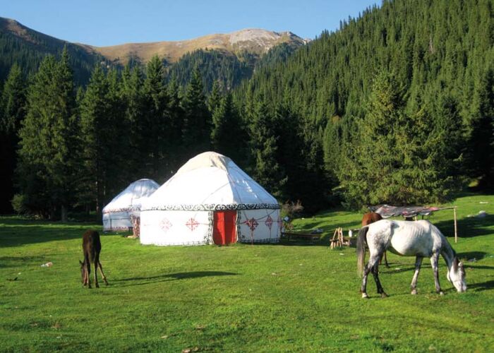Auf der Trekkingreise durch Kirgistan erleben wir Jurtenübernachtungen