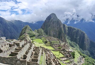 Besichtigung des Zentrums der Inkakultur Machu Picchu in Peru im Urubamba Tal mit deutschsprachigem Reiseleiter