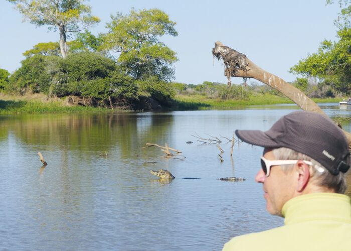 Um Tiere aus nächste Nähe zu beobachten eignet sich eine Amazonas-Bootfahrt