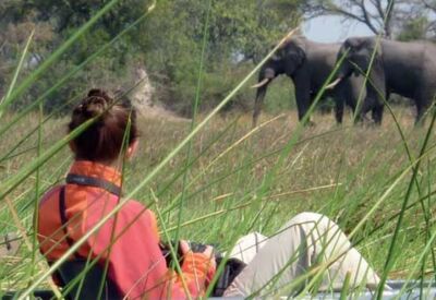 Bei der Safari in Botswana unternehmen wir per Kanu eine Tierbeobachtungssafari