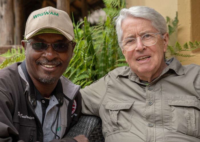 Der langjährige und erfahrene Guide Jason führte Frank Elstner sicher durch die Wildnis Ugandas