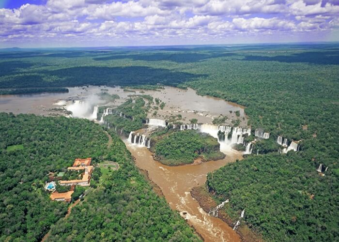 Die beste Reisezeit um die Iguazú-Wasserfälle zu besichtigen ist von September bis Dezember