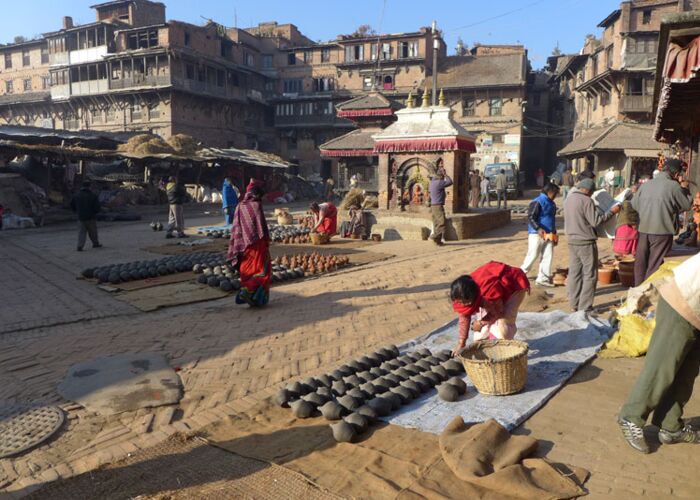 In Bhaktapur besuchen wir bei der geführten Nepal-Reise den Töpfermarkt