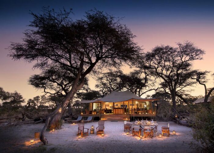 Abendessen mit Kerzenschein im Somalisa Camp im Hwange NP