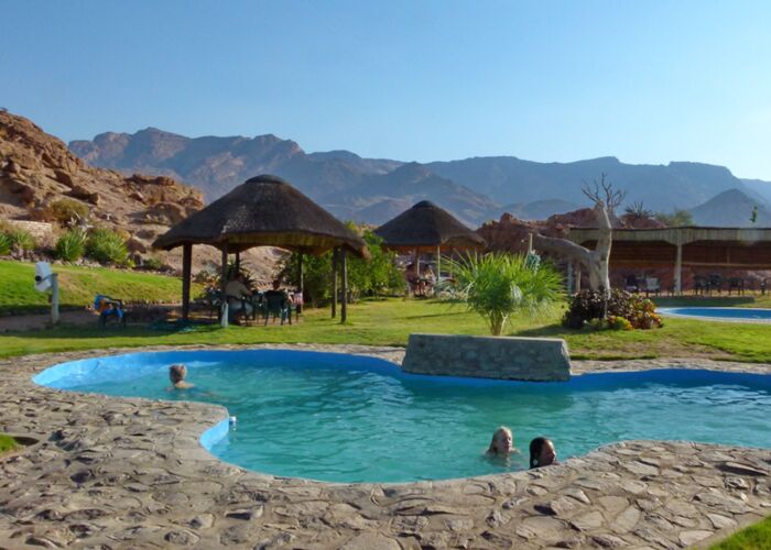 Nach der Südafrika-Safari entspannen wir in einer schönen Unterkunft am Brandberg