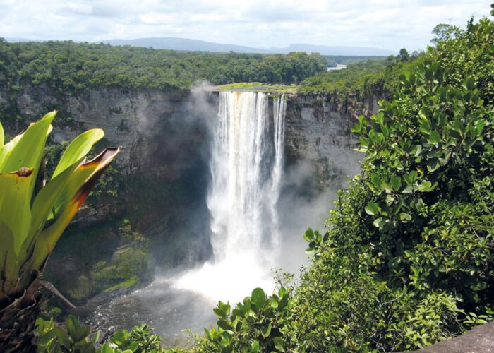 Einer der schönsten Ausflugsziele in Guyana sind die Kaieteur Wasserfälle