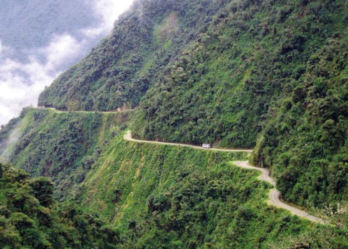 Die Straße von La Paz in den Dschungel Boliviens gehört zu den gefährlichsten Straße der Welt