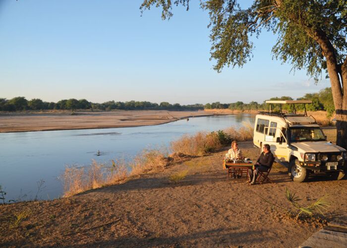 Bei der Privaten Safari durch Zambia erkunden wir das Ufer des Lower Zambezi