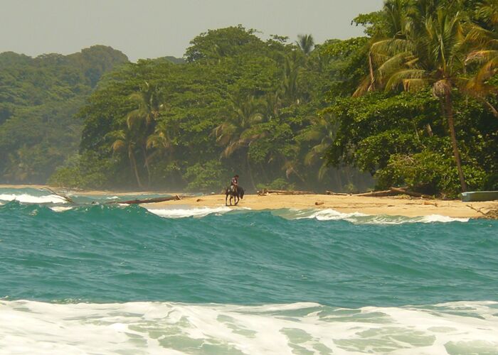 Einsame Karibikstrände findet man oft in Costa Rica