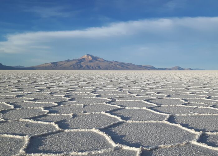 In der Trockenzeit von Mai bis September bilden sich Ojos de Salar