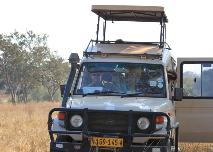 Mit den 4x4 Safari-Fahrzeugen fahren wir durch den South-Luangwa Nationalpark