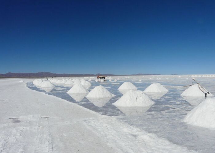 In Bolivien am Salzsee Salar de Uyuni wird täglich Speisesalz gewonnen