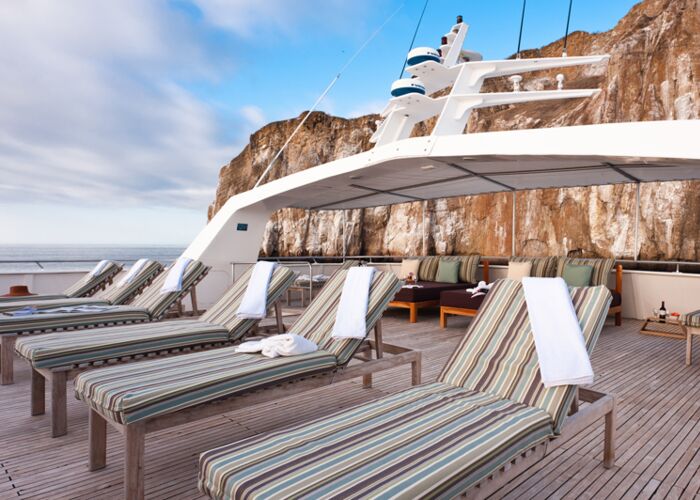 Entspannung und Erholung an Deck des Kreuzfahrtschiff Seaman Journey