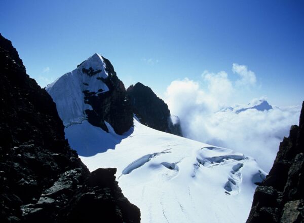 Der Alpamayo Chico liegt in der Cordillera Real