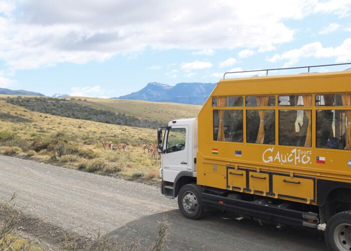 Bei der Patagonien Rundreise fahren wir mit dem geländegängigen Spezialfahrzeug
