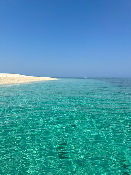 Wunderschöne Strände mit türkisblauem Wasser in Madagaskar.
