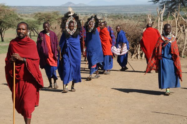 Ein kulturelles Erlebnis der Kenia Reise ist der Besuch eines Massai-Tanzes