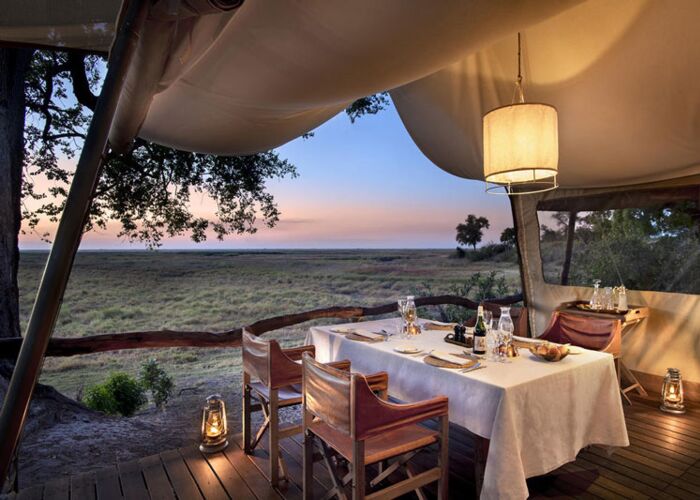 Abendessen nach einem Safari-Tag im Linyanti Bush Camp Botswana