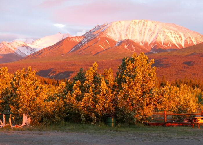 Wanderung durch den Denali Nationalpark mit Sonnenuntergang
