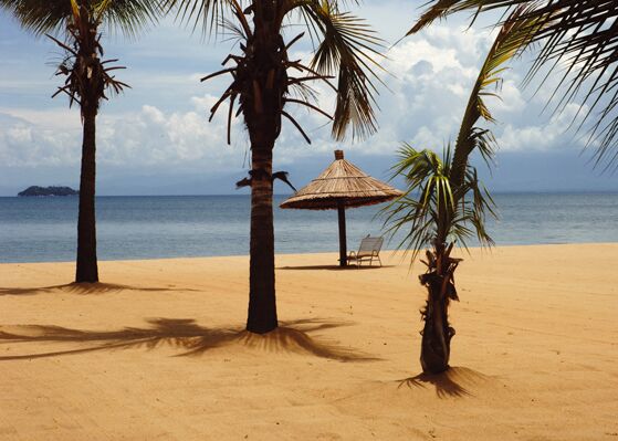 Wunderschöner Strand am Malawisee in Afrika