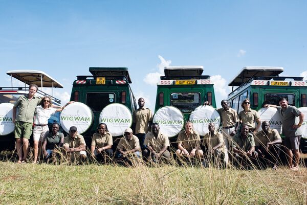 Unsere Reisegruppen werden vor der Uganda-Safari in Entebbe