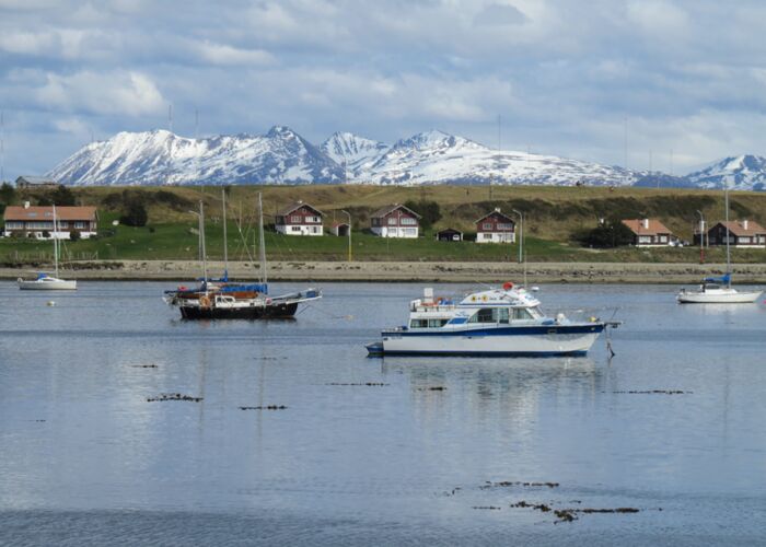 Ein Reisehighlight in Patagonien ist Ushuaia in Feuerland mit seinem Hafen