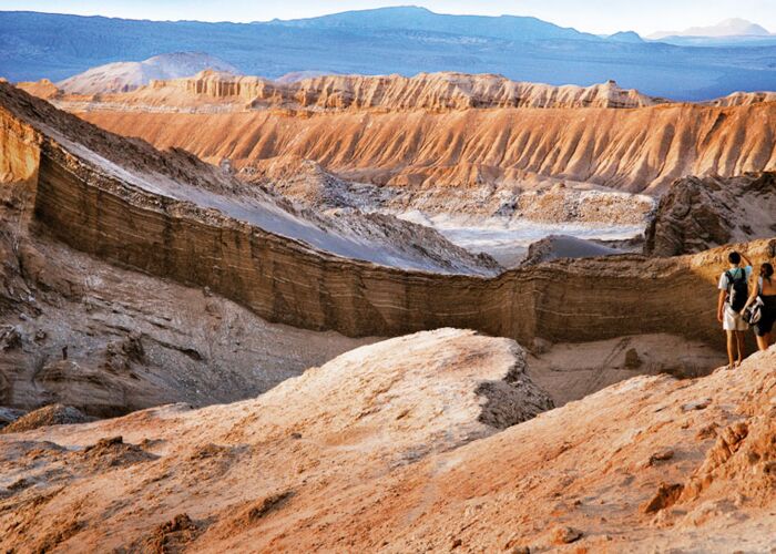 Wanderung und Sonnenuntergang im Valle de la Luna in der Atacama