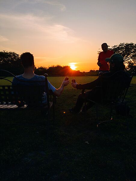 Beim Sonnenuntergang geniessen wir die Farbstimmung bei einem Abschiedsgetränk unserer Venezuelareise.