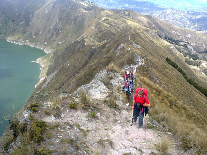 Trekkingtour auf dem Quilotoa Loop in Ecuador und Wandern rund um die Quilotoa-Lagune