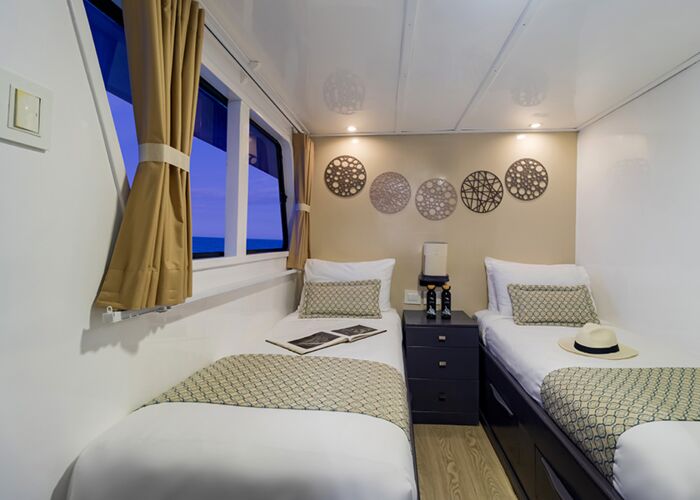 Gemütliche Einrichtung in der Twinkabine auf dem Monserrat Schiff