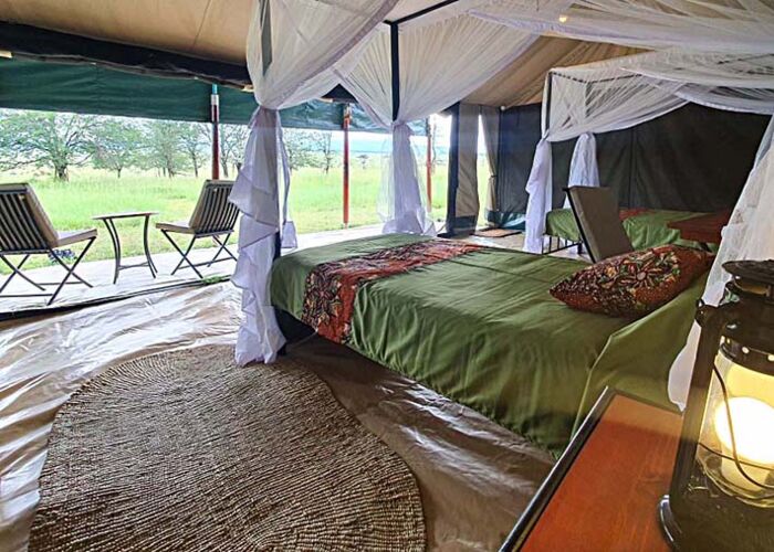 Vom Bett die Aussicht in die Savanne genießen