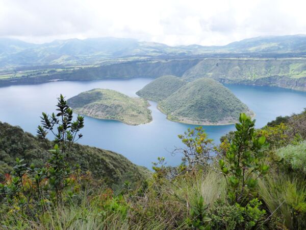 Wanderreise in Ecuador mit Ausblick über den bekannten Cuicocha Lake in Ecuador