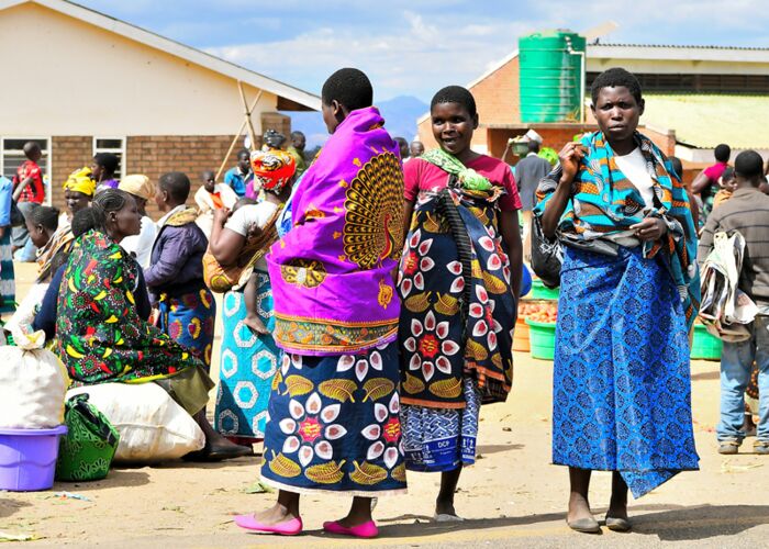 Bei der Safari durch Zambia machen wir einen Zwischenstop auf dem Markt