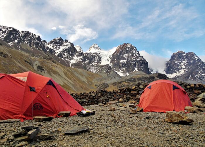 Am ersten Tag des Condoriri-Trekkings geht es zum Condoriri-Pass und hinab zur Laguna Chiar Khota