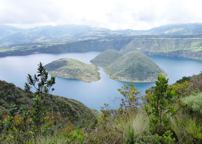 Wanderreise in Ecuador mit Ausblick über den bekannten Cuicocha Lake in Ecuador