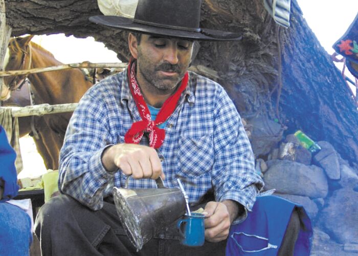 Während des Trekkings kocht unser Guide Kaffee und Mate-Tee