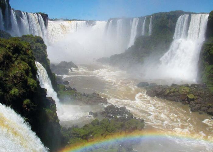 Die Iguazu-Wasserfälle gehören zu den Top Sehenswürdigkeiten von Südamerika