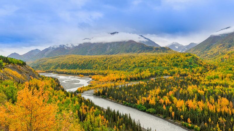 Die beste Reisezeit für den Indian Summer in Alaskas ist Ende August bis September