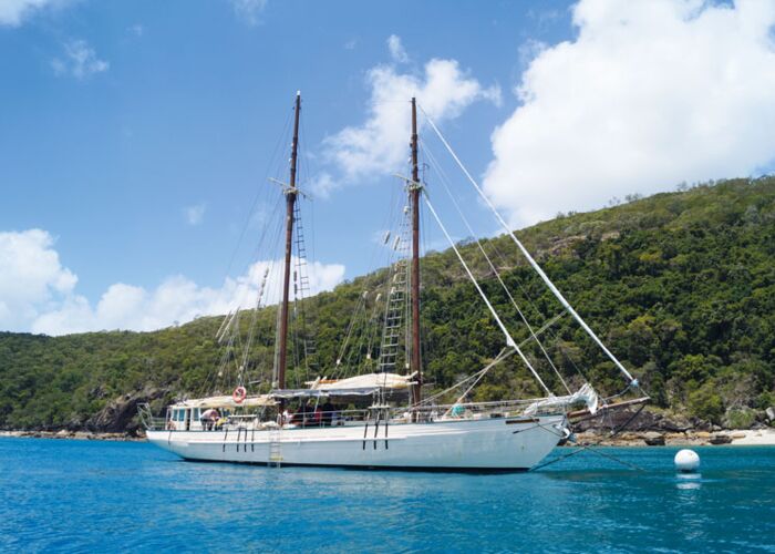 Ein Traum für Austalienreisende ist ein Segeltörn an den Whitsunday Islands