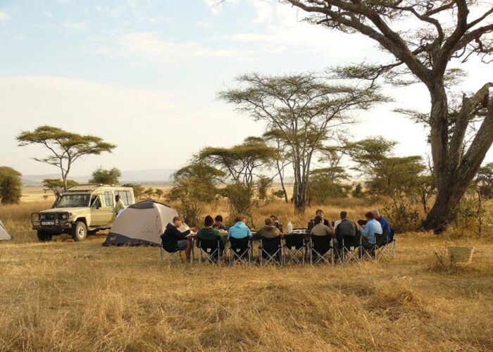 Nach der Pirschfahrt im Ruaha Nationalpark lassen wir den Tag im Camp ausklingen