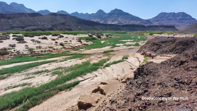 Unsere Reisestrecke führt am Desolationcanyon des Huab vorbei und bietet uns tolle Ausblicke in den Canyon