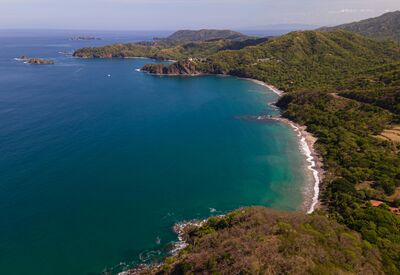 Kilometerlange Strände in der Region Guanacaste und direkt angrenzender tropischer Trockenwald