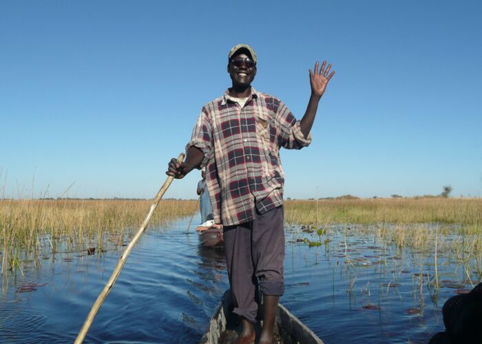 Eines der Top Highlights im Okavango ist die Fahrt mit einem Einbaum oder Mokoro