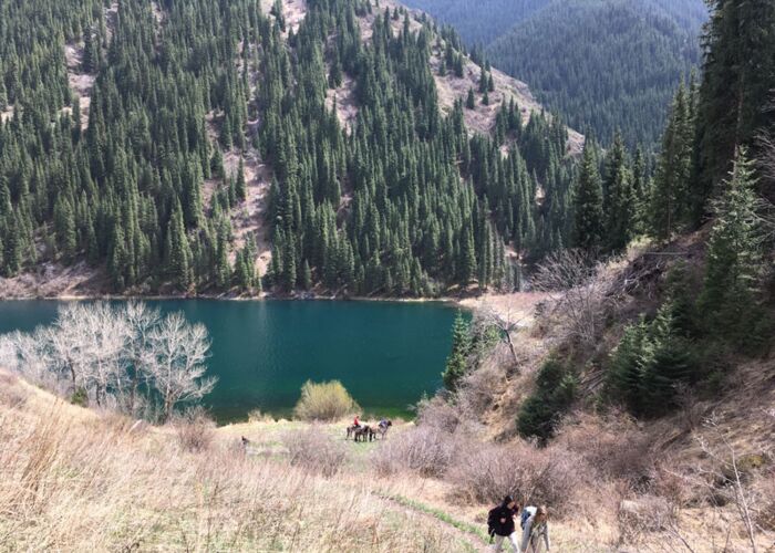 Wanderung und Trekking am Kolsai-See in Kasachstan