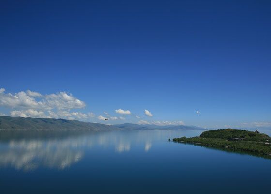 Der Sevansee liegt in Armenien im Kaukasus und ist eine Reise wert