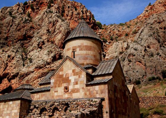 Bei der Armenien Reise kommen wir auch zur Gebirgskirche Norawank