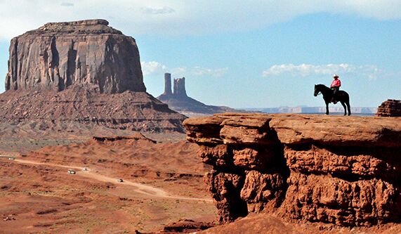 Das Monument Valley ist ein beliebtes Reiseziel in den USA.