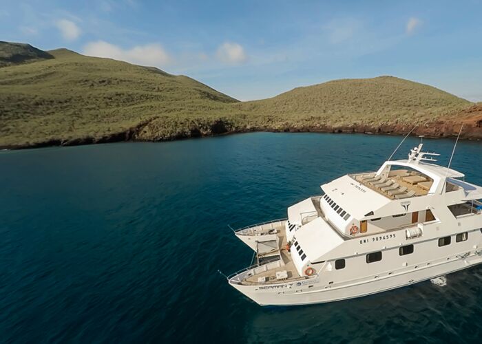 Luxus und Erholung auf Galapagos bietet der Katamaran Seaman Journey